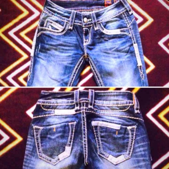 ⚡️SALE⚡️NEW ROCK REVIVAL "CHRISTINA" BOOT JEANS - Picture 3 of 3