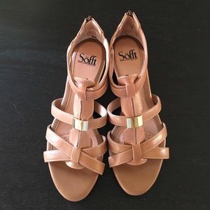 Tan leather Sofft sandals