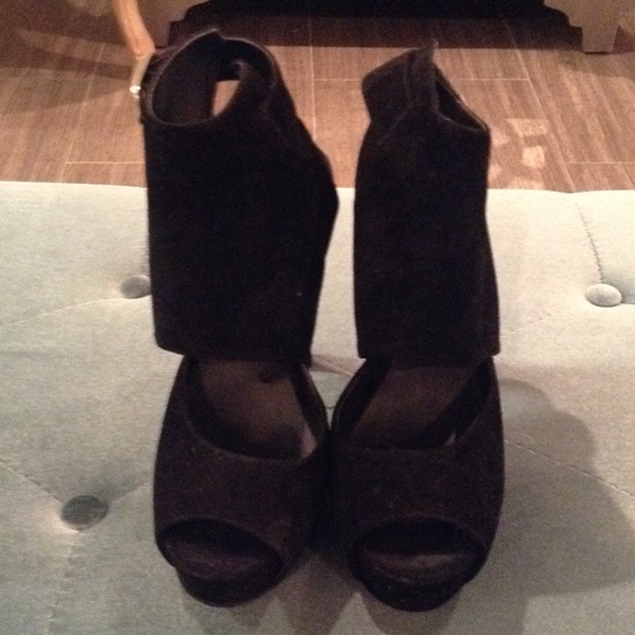 Black suede peep toe pump