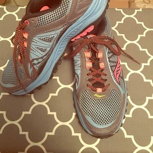Trail shoes (Saucony)