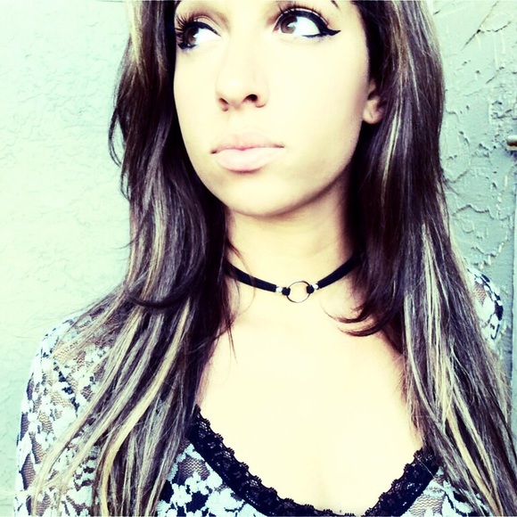 NEW! Leather Choker - Picture 2 of 4