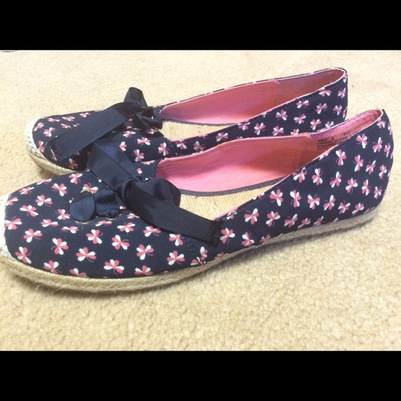 Very Cute flats!  By REPORT