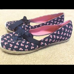 Very Cute flats!  By REPORT