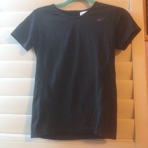 💥LAST CALL💥Nike black workout tee!