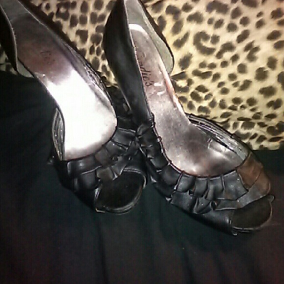 Heels - Picture 2 of 4