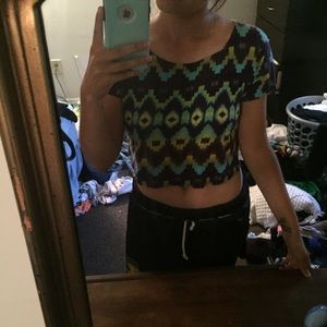 Patterned short sleeve crop top