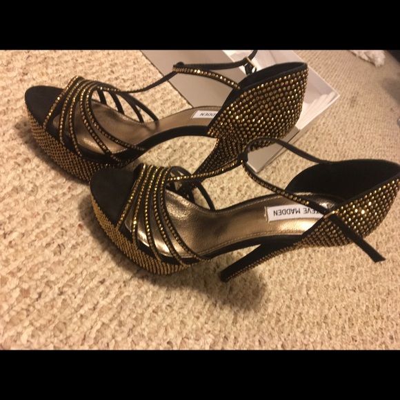 Black and Gold studded size 10 Steve Madden shoes