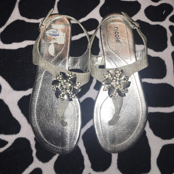 Nicole Sandals New Size 7 1/2 Wide