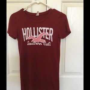 Maroon Hollister tee
