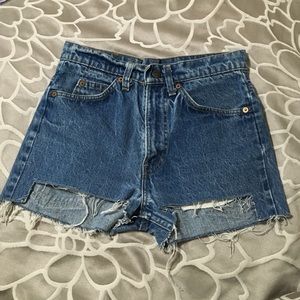 LEVI'S HIGH WAISTED JEAN SHORTS!!Renew Denim