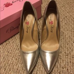 Silver color Penny love Kenny Heels