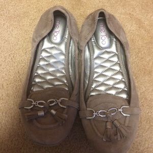 Super comfy flats by Me Too
