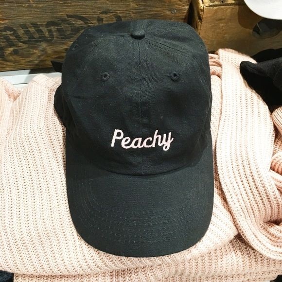 Brandy Melville Accessories - Brandy Melville Peachy Hat🍑