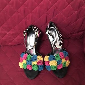 🎉PRICE DROP🎉Hot Tomato Zebra Bouq Wedge Sandal