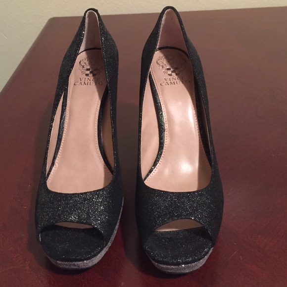 SALE! Vince Camuto black & silver glitter pumps.