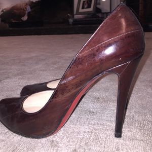 Christian Louboutin Décolleté Pump Brown Eel 41