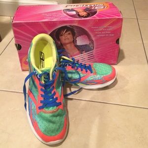 Women's athletic shoes