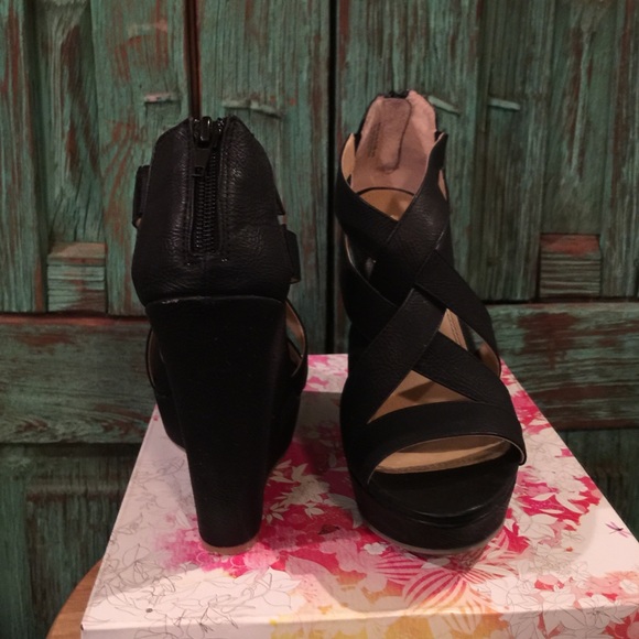 Chinese laundry wedges