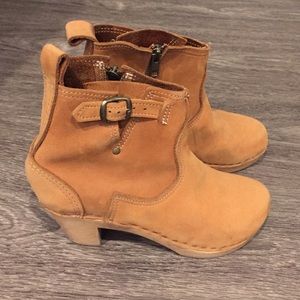 No. 6 store tan clog boots