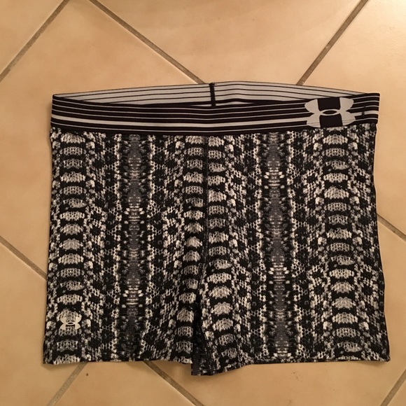 UnderArmor compression workout shorts NWOT