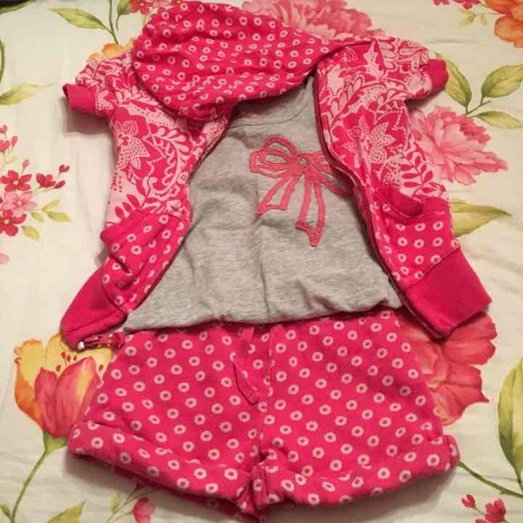 Girls size 3t Tshirt, shorts & short sleeve jacket