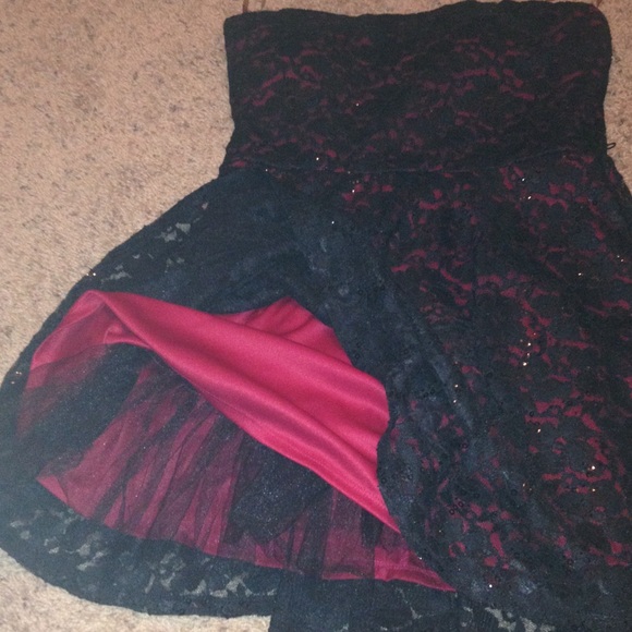 Pretty short dress. - Picture 3 of 3