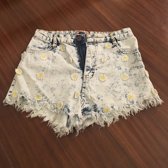 Highwaisted denim shorts