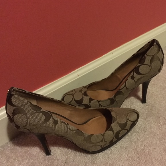 Coach signature pumps Clearance