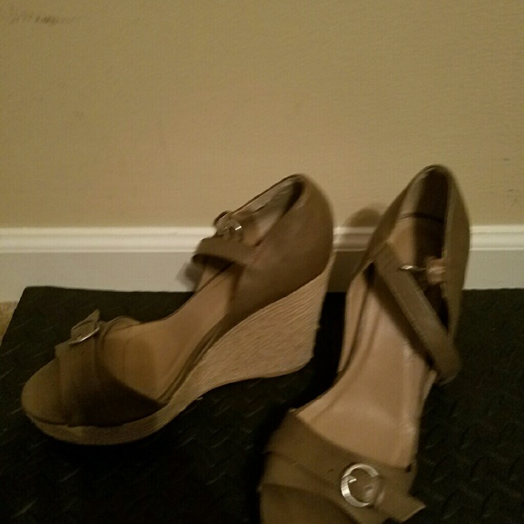 Taupe wedges
