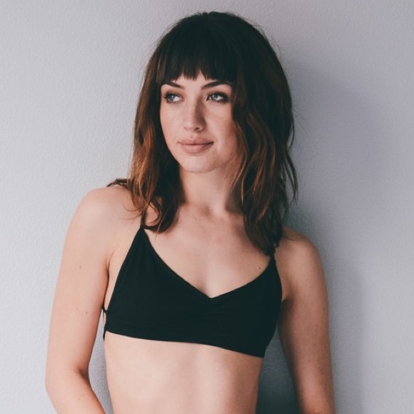 RESTOCKING SOON//Black Strappy Bralette - Picture 2 of 4