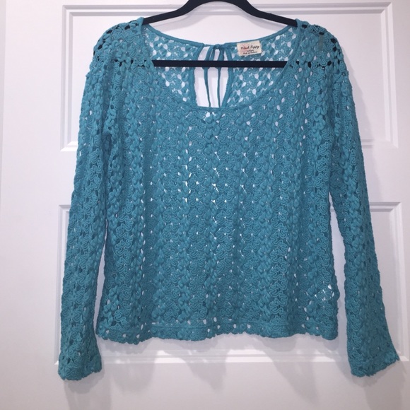 Nwot gorgeous crochet long sleeve top