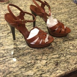 Gianni Bini Brand New Platform Sandals
