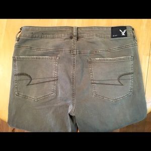 Size 12 AE Jegging Crop Cut Olive Colored