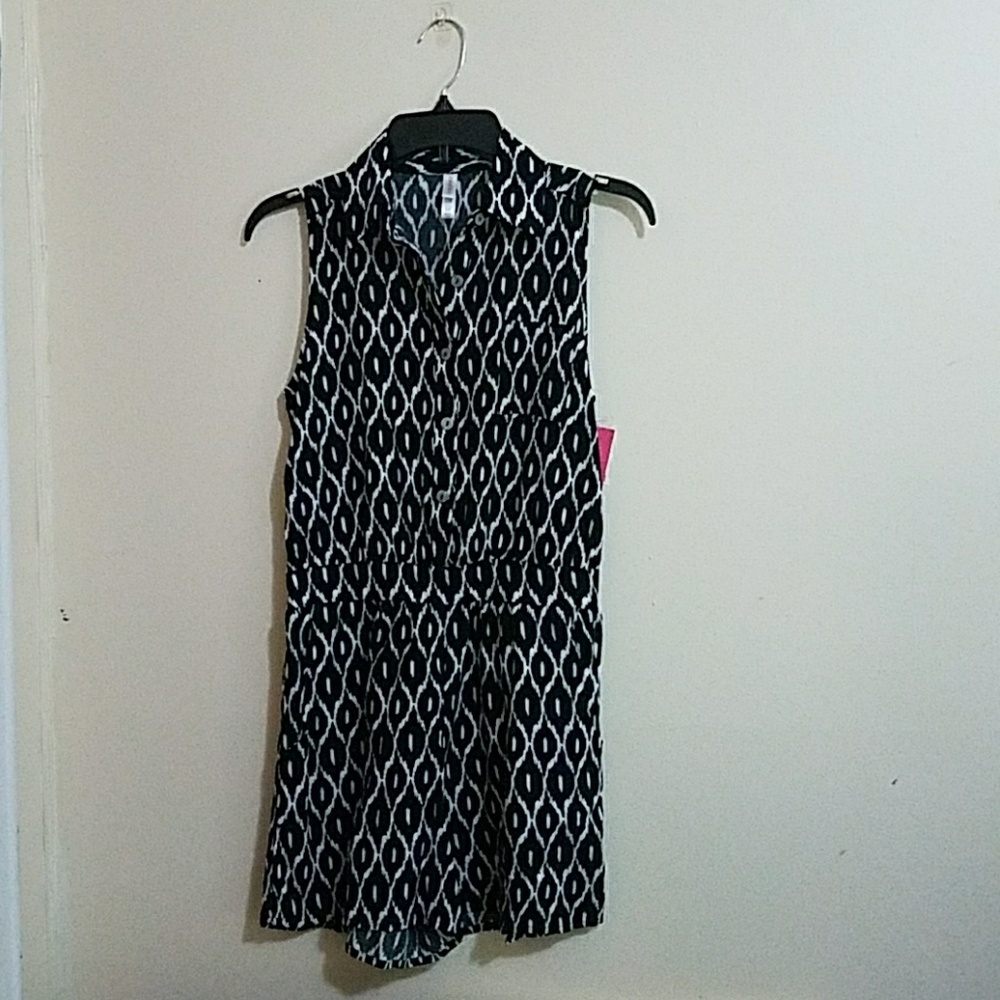 Xhilaration sleeveless romper - Picture 2 of 3