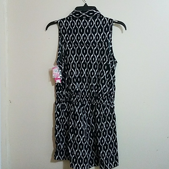 Xhilaration sleeveless romper - Picture 3 of 3