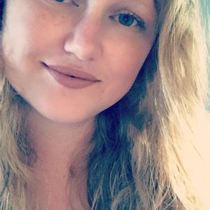 Meet your Posher, Caitlin