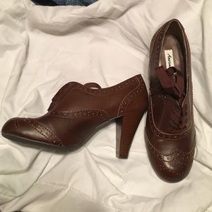 Brow Oxford heels