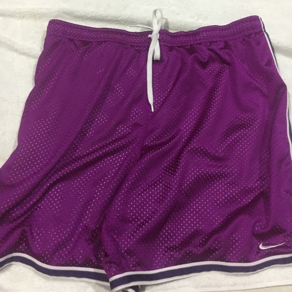 NIKE SHORTS
