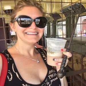 Meet your Posher, Alyson