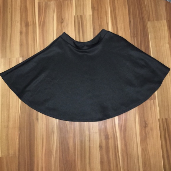Black skater skirt