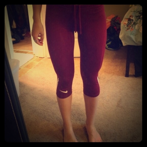 Fitted Nike Maroon capris sz XS