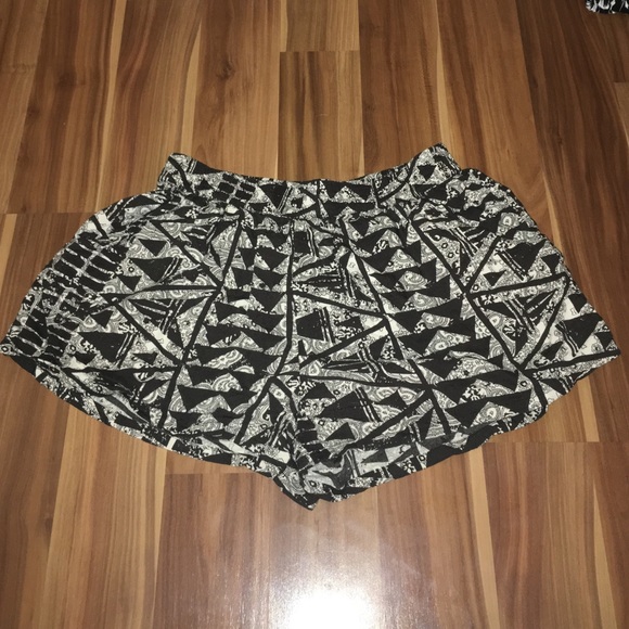 Black & cream graphic shorts