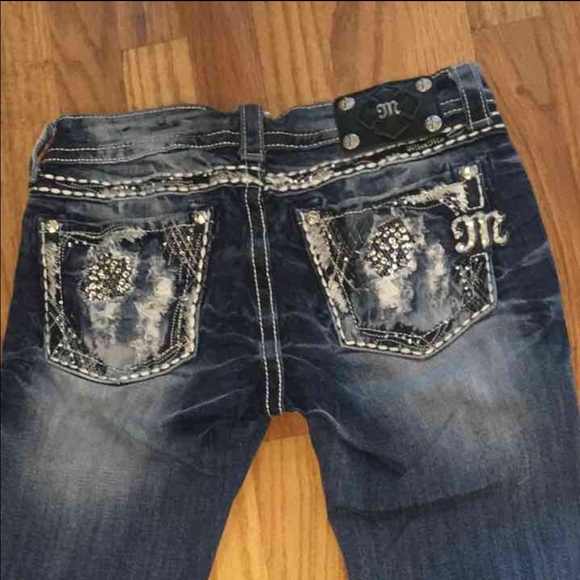 ISO these 2 styles (looking for these)