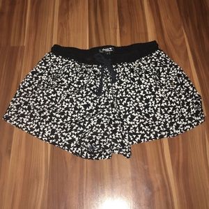 Black & white swimsuit shorts