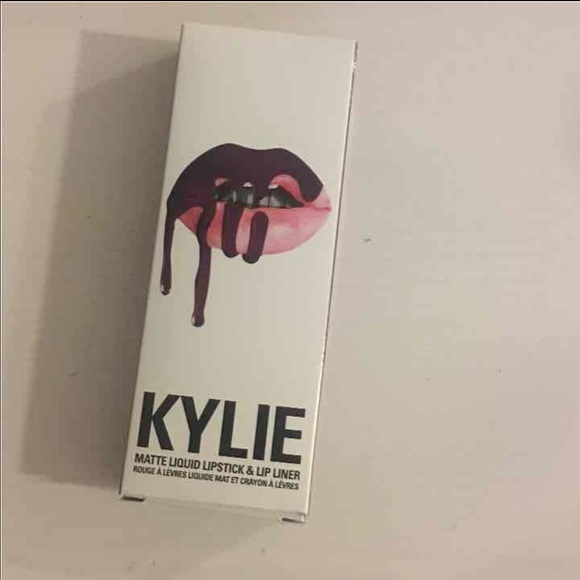 Kylie Kourt K Lipkit - Picture 2 of 2