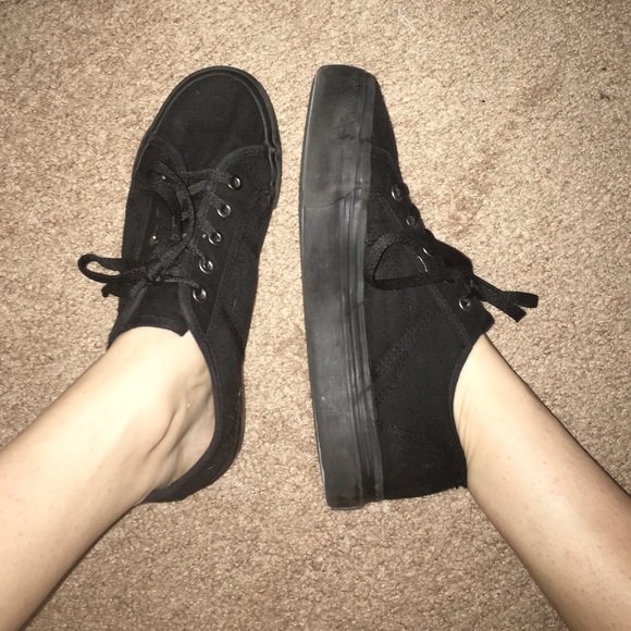 90s platform sneaker
