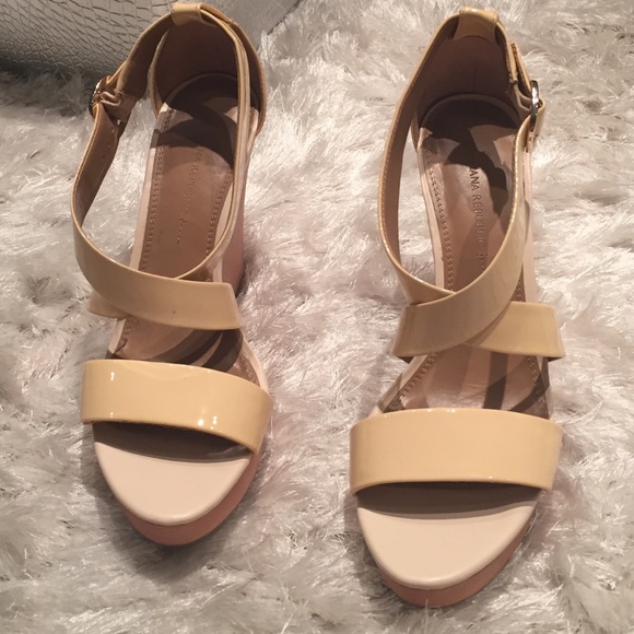 Banana Republic wedges Sz 10