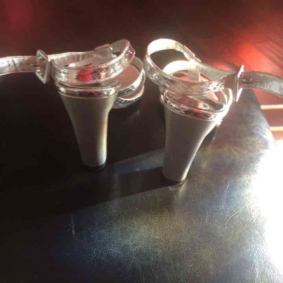 Cache silver heels - Picture 3 of 3