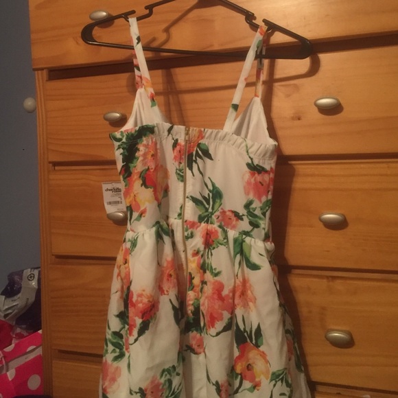 Pretty summer dress - Picture 2 of 2