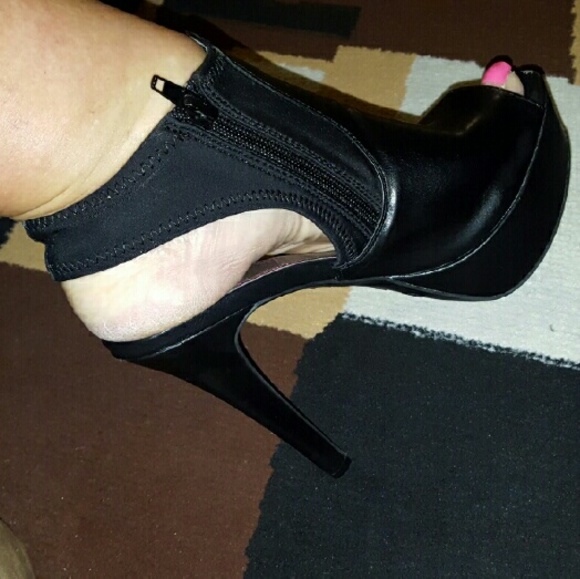 Shoes - Picture 3 of 3